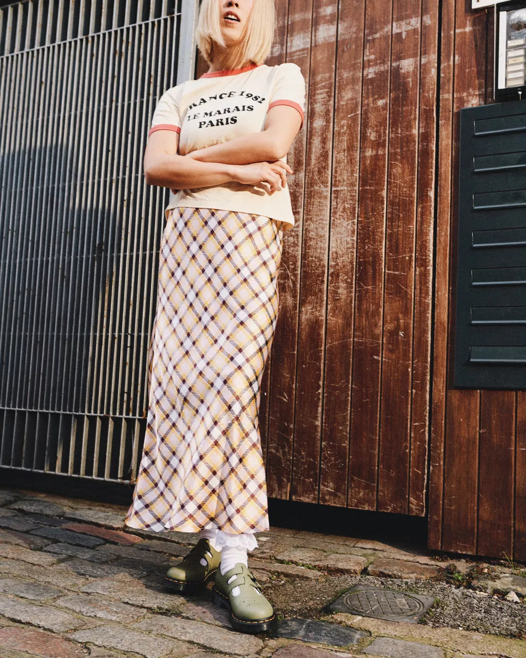 Bei PICK UP in Düsseldorf findest Du Dr. Martens, 8065 Mary Jane Muted Olive Virginia und viel mehr von Dr. Martens