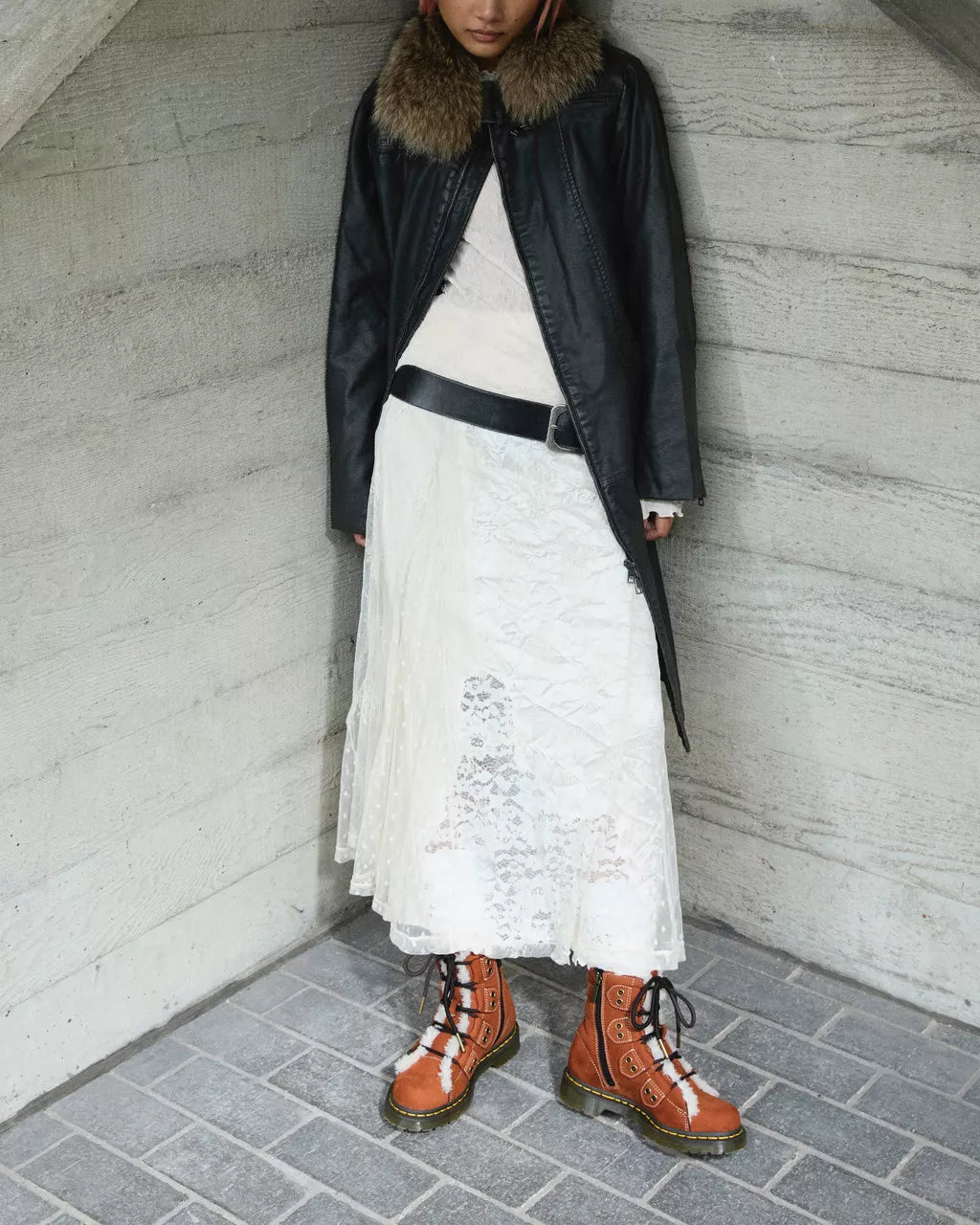 Bei PICK UP in Düsseldorf findest Du Dr. Martens, 1460 Ltt Fl Tan Buttersoft Wp  und viel mehr von Dr. Martens