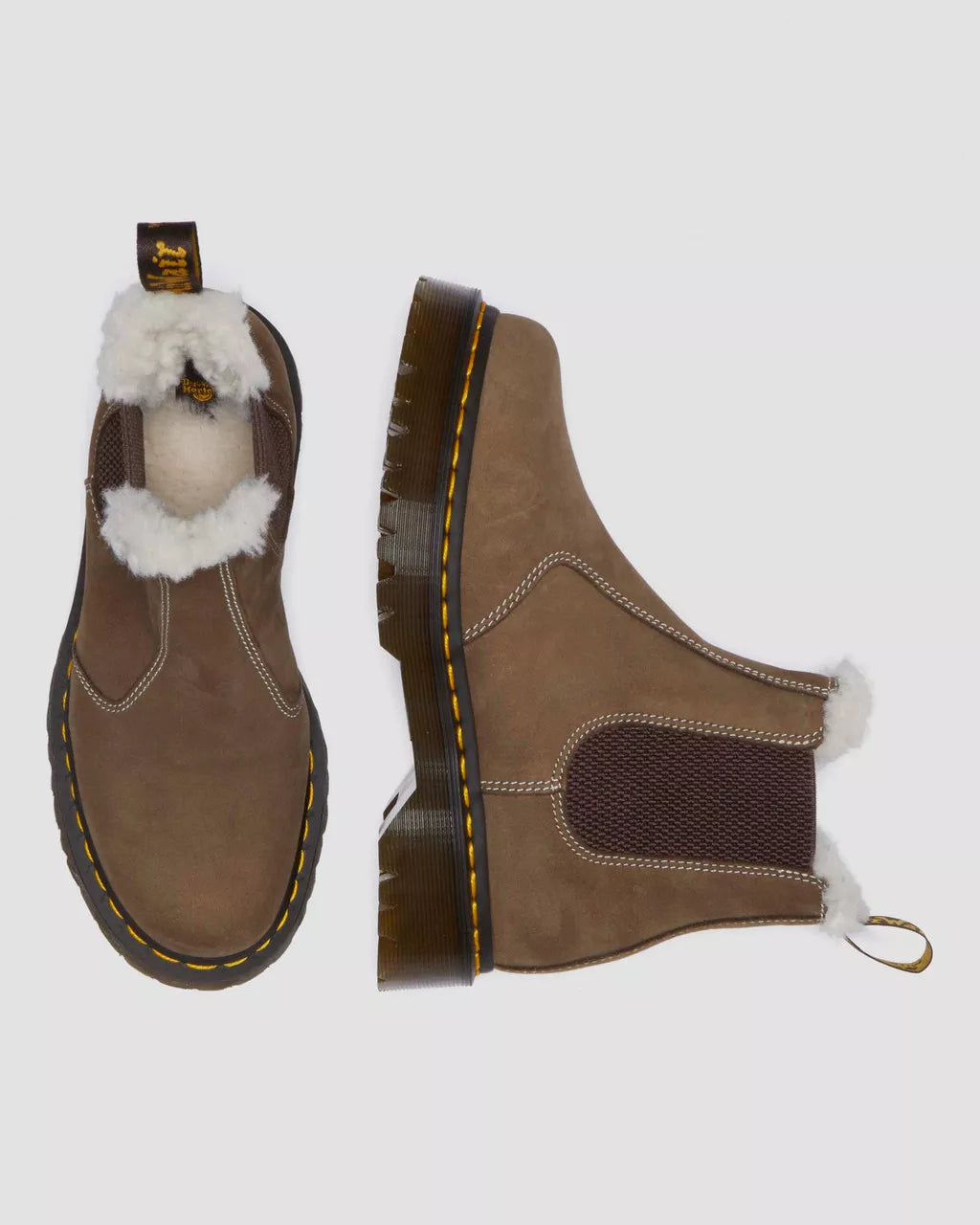 Bei PICK UP in Düsseldorf findest Du Dr. Martens, 2976 Fl Dark Khaki Buttersoft Wp und viel mehr von Dr. Martens