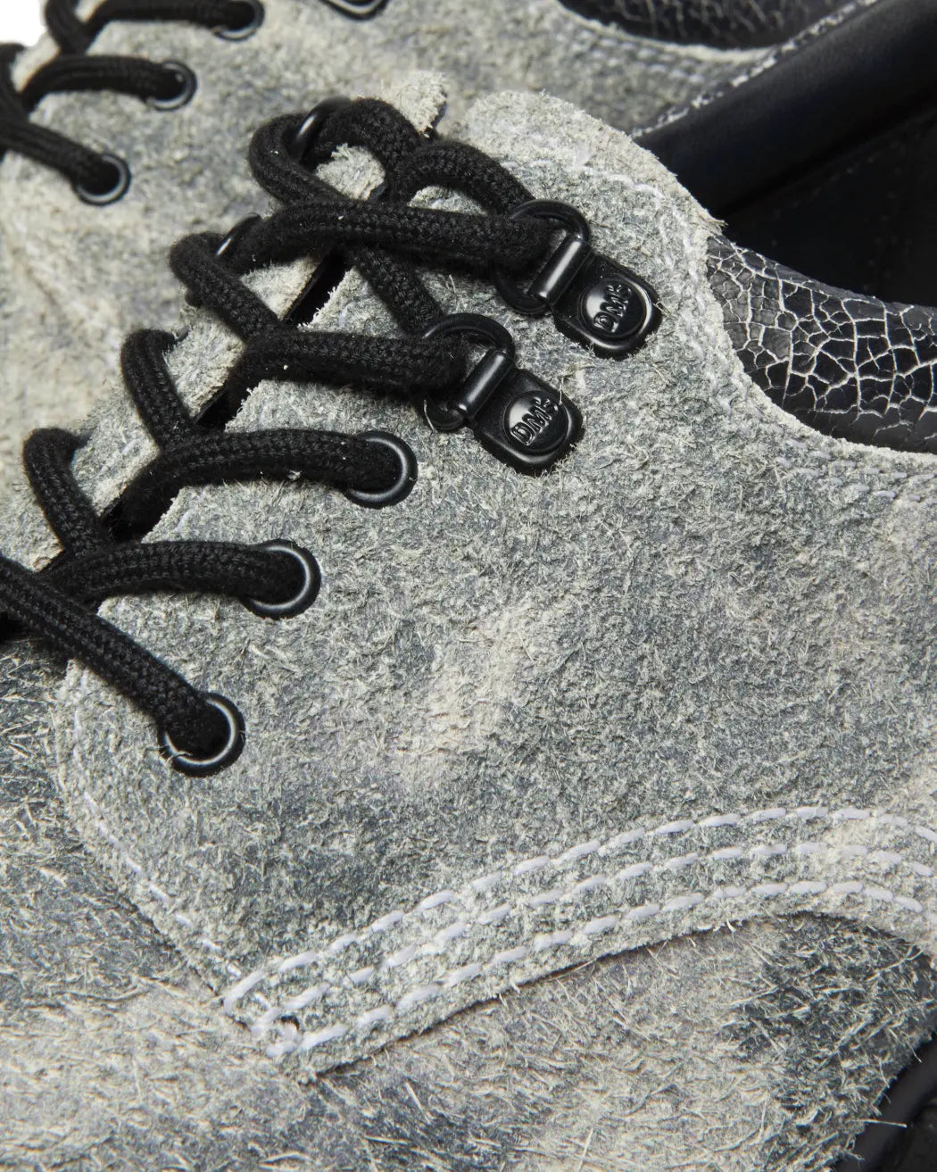 Bei PICK UP in Düsseldorf findest Du Dr. Martens, 8053 Grey Black Optical White Stonewashed Hairy Suede Cracked Effect Suede  und viel mehr von Dr. Martens