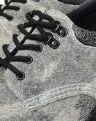 Bei PICK UP in Düsseldorf findest Du Dr. Martens, 8053 Grey Black Optical White Stonewashed Hairy Suede Cracked Effect Suede  und viel mehr von Dr. Martens