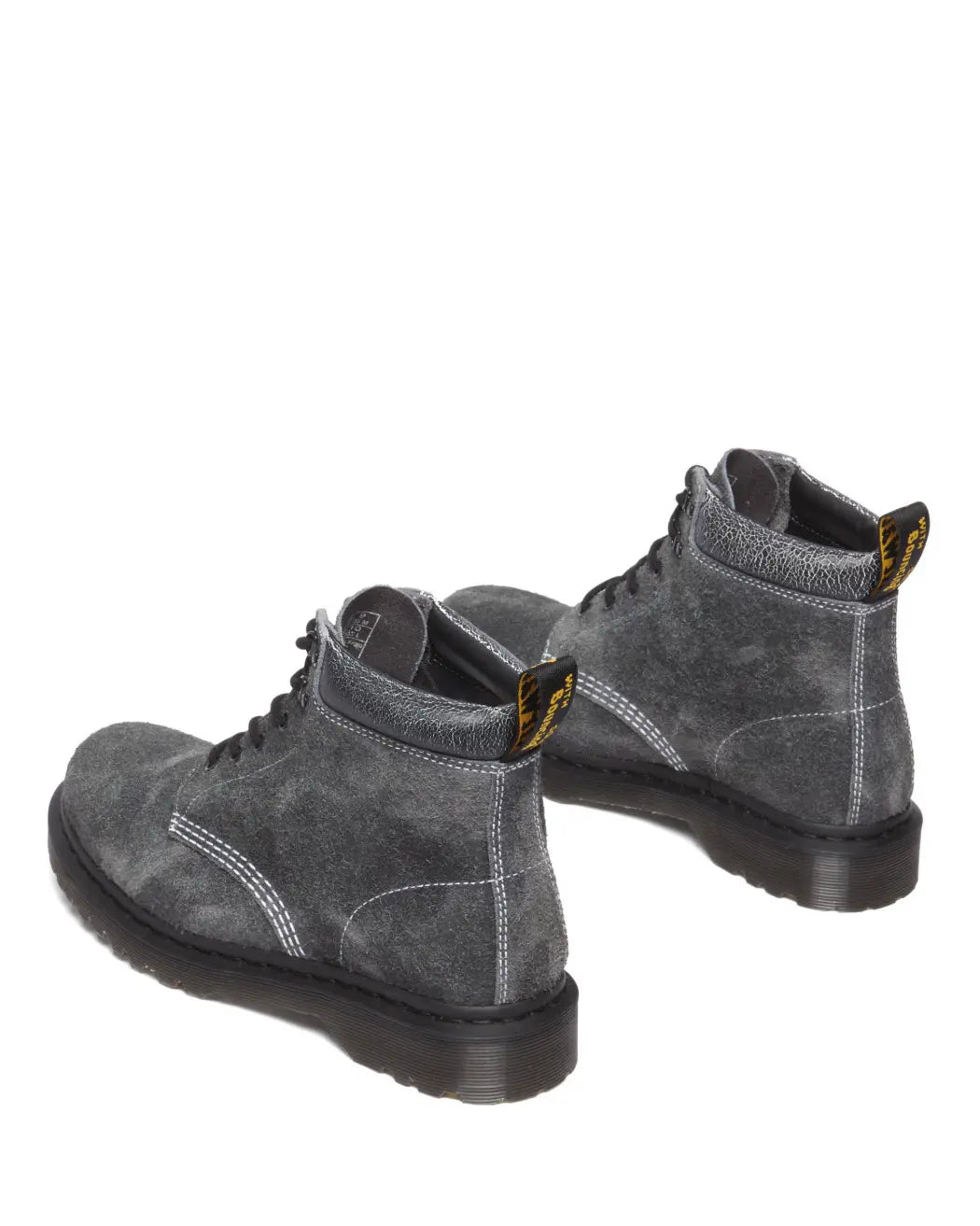 Bei PICK UP in Düsseldorf findest Du Dr. Martens, 939 Black/Gunmetal Black/Optical White Stonewashed Hairy Suede Mb Cracked Effect Suede  und viel mehr von Dr. Martens
