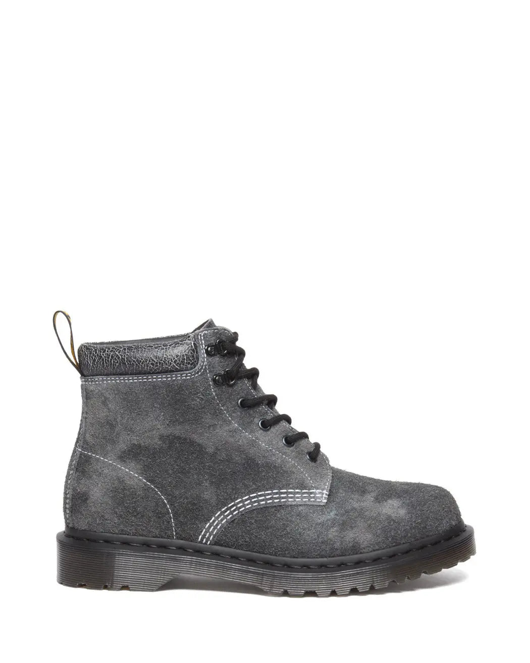 Bei PICK UP in Düsseldorf findest Du Dr. Martens, 939 Black/Gunmetal Black/Optical White Stonewashed Hairy Suede Mb Cracked Effect Suede  und viel mehr von Dr. Martens