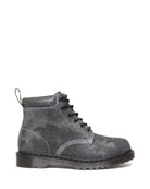 Bei PICK UP in Düsseldorf findest Du Dr. Martens, 939 Black/Gunmetal Black/Optical White Stonewashed Hairy Suede Mb Cracked Effect Suede  und viel mehr von Dr. Martens