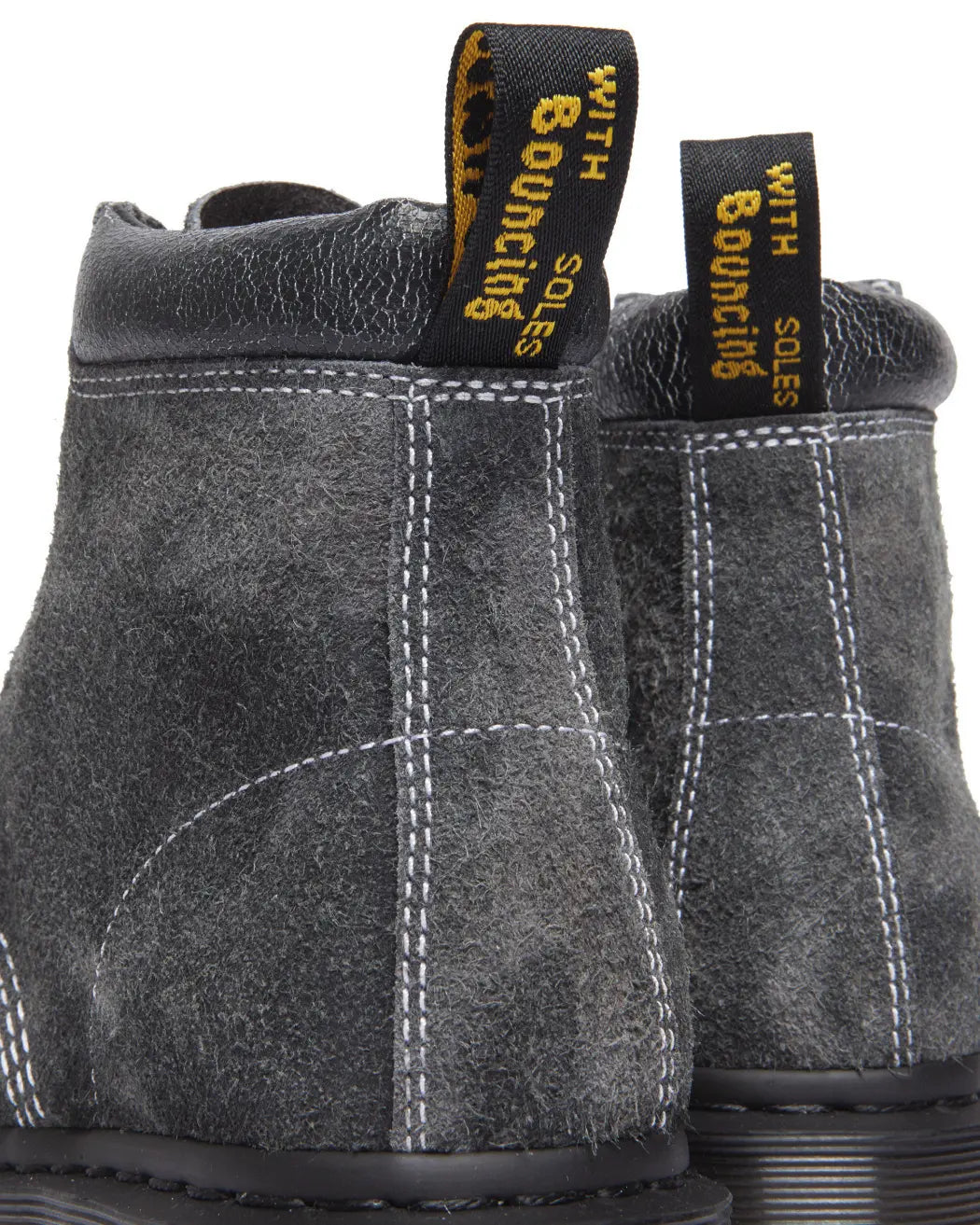 Bei PICK UP in Düsseldorf findest Du Dr. Martens, 939 Black/Gunmetal Black/Optical White Stonewashed Hairy Suede Mb Cracked Effect Suede  und viel mehr von Dr. Martens