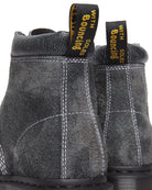 Bei PICK UP in Düsseldorf findest Du Dr. Martens, 939 Black/Gunmetal Black/Optical White Stonewashed Hairy Suede Mb Cracked Effect Suede  und viel mehr von Dr. Martens