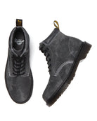 Bei PICK UP in Düsseldorf findest Du Dr. Martens, 939 Black/Gunmetal Black/Optical White Stonewashed Hairy Suede Mb Cracked Effect Suede  und viel mehr von Dr. Martens