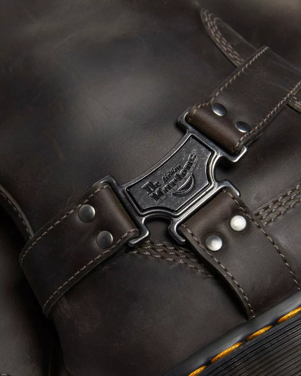 Bei PICK UP in Düsseldorf findest Du Dr. Martens, Anistone Hi Charcoal Grey Burnished Waxy Pull Up Wp  und viel mehr von Dr. Martens