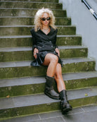 Bei PICK UP in Düsseldorf findest Du Dr. Martens, Anistone Hi Charcoal Grey Burnished Waxy Pull Up Wp  und viel mehr von Dr. Martens