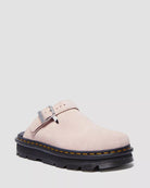 Bei PICK UP in Düsseldorf findest Du Dr. Martens, Zebzag Mule Powder Pink Eh Suede  und viel mehr von Dr. Martens