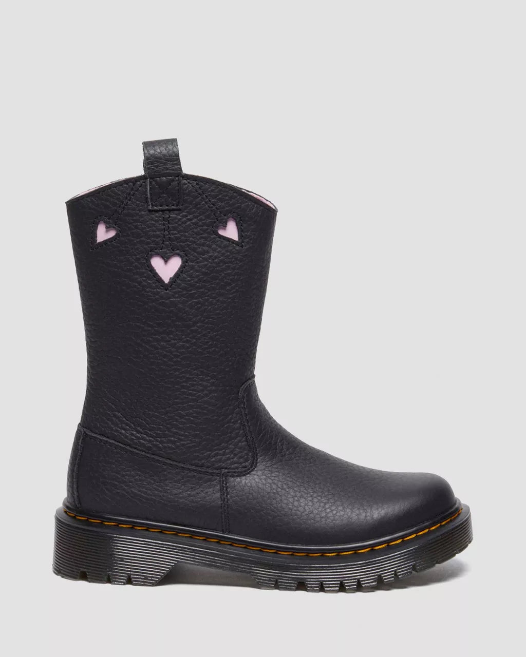 Bei PICK UP in Düsseldorf findest Du Dr. Martens, Bex Heart P-O Boot J Black+Pale Pink Classic Nappa+Patent Lamper  und viel mehr von Dr. Martens