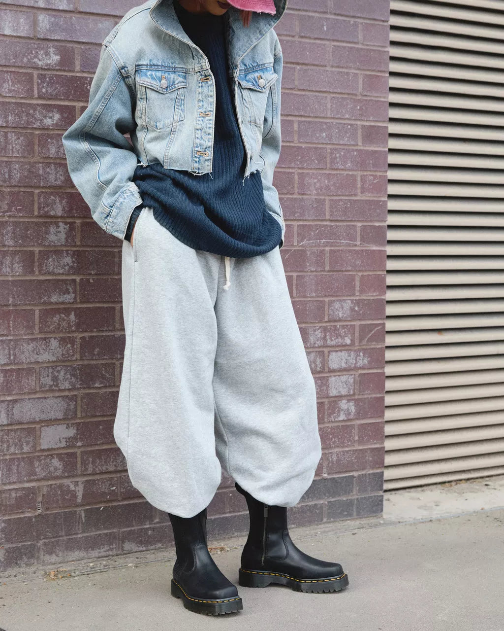 Bei PICK UP in Düsseldorf findest Du Dr. Martens, Amaayah Lo Black Orleans  und viel mehr von Dr. Martens
