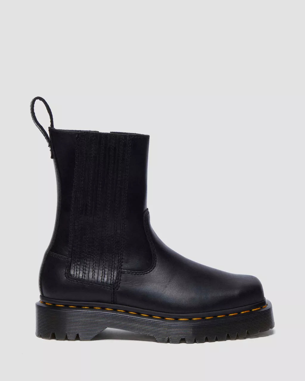 Bei PICK UP in Düsseldorf findest Du Dr. Martens, Amaayah Lo Black Orleans  und viel mehr von Dr. Martens