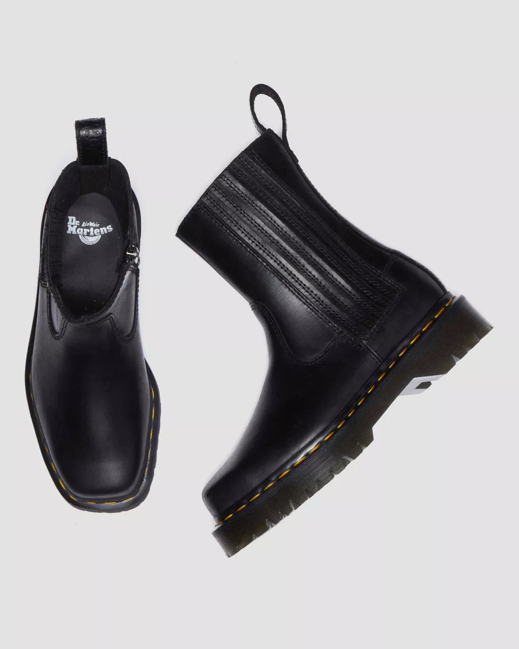 Bei PICK UP in Düsseldorf findest Du Dr. Martens, Amaayah Lo Black Orleans  und viel mehr von Dr. Martens