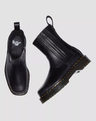 Bei PICK UP in Düsseldorf findest Du Dr. Martens, Amaayah Lo Black Orleans  und viel mehr von Dr. Martens