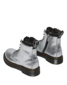 Bei PICK UP in Düsseldorf findest Du Dr. Martens, 1460 Serena J Silver Distressed Foil  und viel mehr von Dr. Martens