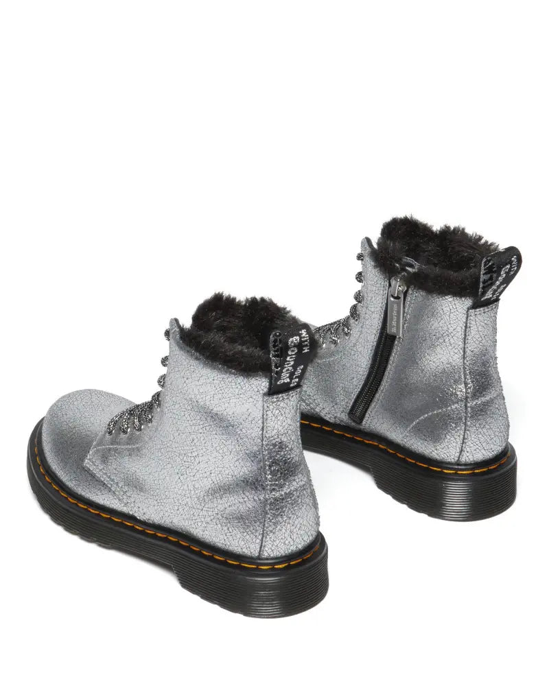 Bei PICK UP in Düsseldorf findest Du Dr. Martens, 1460 Serena J Silver Distressed Foil  und viel mehr von Dr. Martens