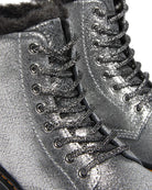 Bei PICK UP in Düsseldorf findest Du Dr. Martens, 1460 Serena J Silver Distressed Foil  und viel mehr von Dr. Martens
