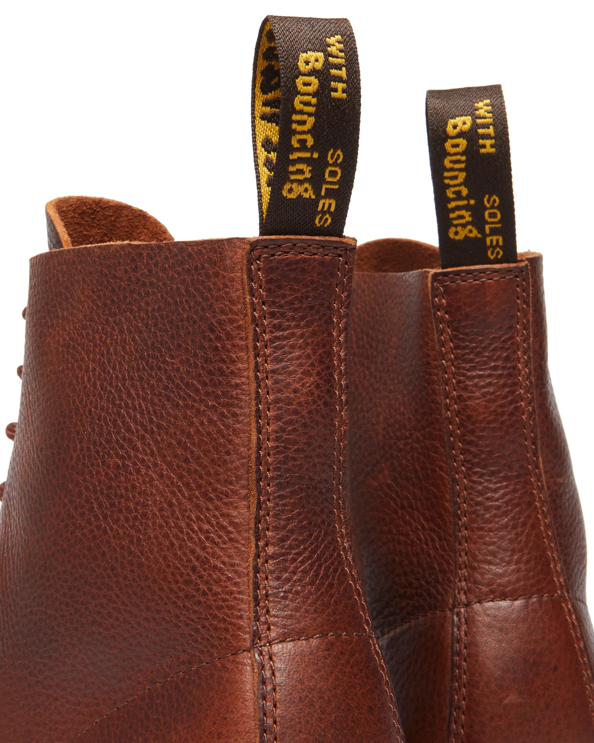 Bei PICK UP in Düsseldorf findest Du Dr. Martens, 1460 Pascal Cashew Ambassador  und viel mehr von Dr. Martens