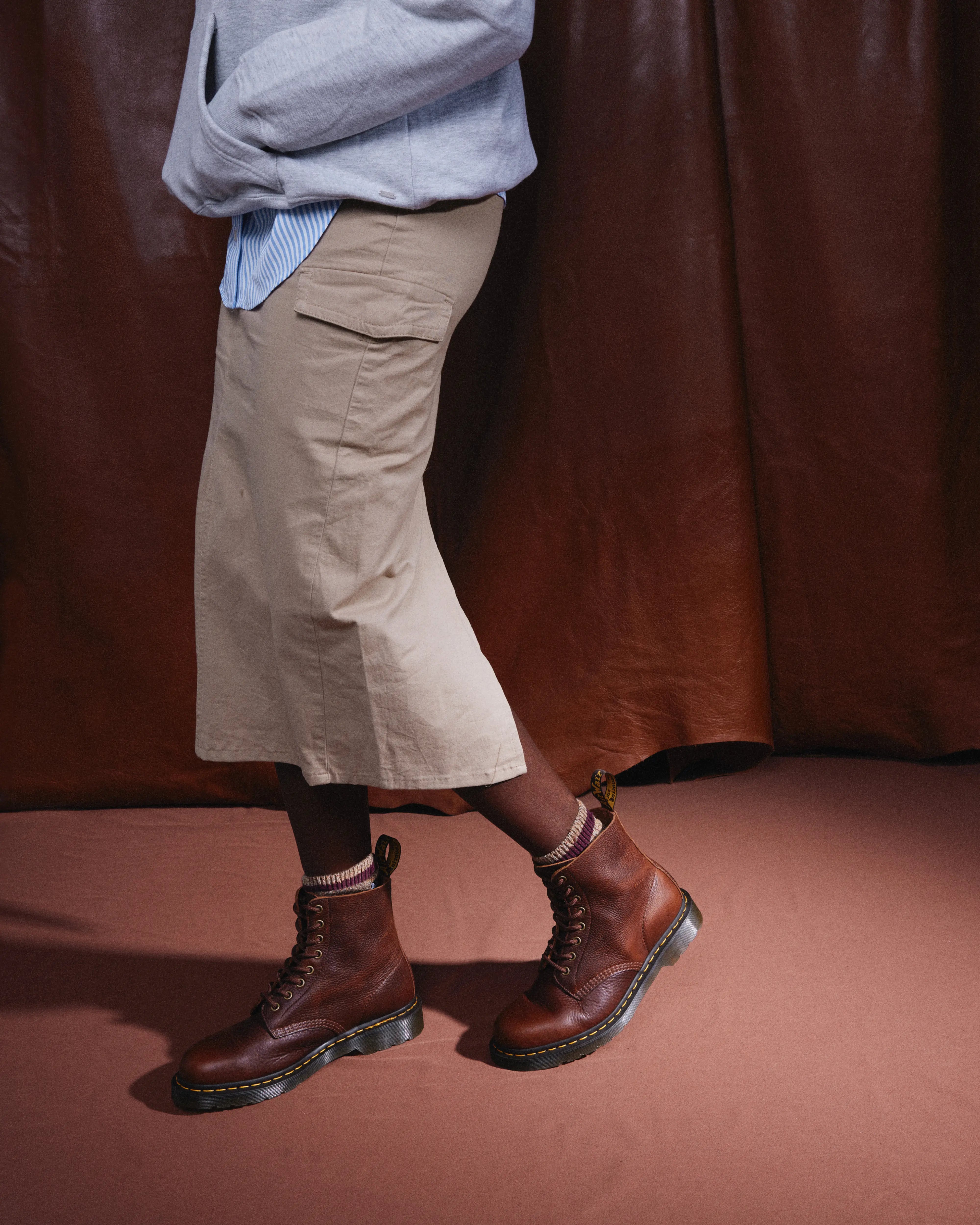 Bei PICK UP in Düsseldorf findest Du Dr. Martens, 1460 Pascal Cashew Ambassador  und viel mehr von Dr. Martens