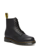 Bei PICK UP in Düsseldorf findest Du Dr. Martens, 1460 Pascal Black Ambassador  und viel mehr von Dr. Martens