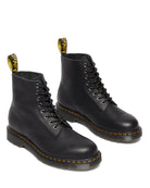 Bei PICK UP in Düsseldorf findest Du Dr. Martens, 1460 Pascal Black Ambassador  und viel mehr von Dr. Martens