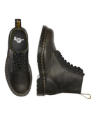 Bei PICK UP in Düsseldorf findest Du Dr. Martens, 1460 Pascal Forest Green Ambassador  und viel mehr von Dr. Martens