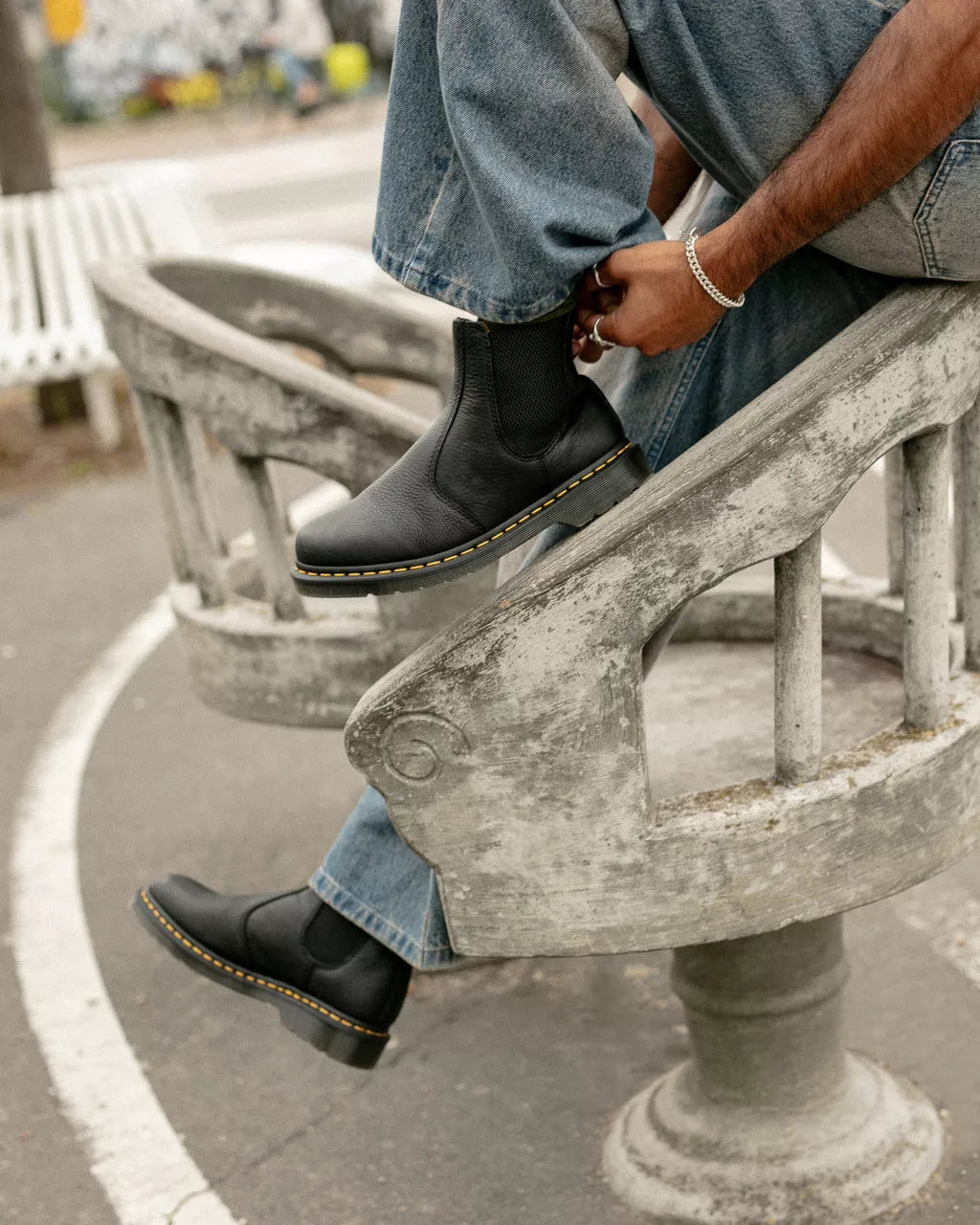 Bei PICK UP in Düsseldorf findest Du Dr. Martens, 2976 Black Ambassador  und viel mehr von Dr. Martens