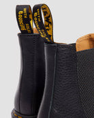 Bei PICK UP in Düsseldorf findest Du Dr. Martens, 2976 Black Ambassador  und viel mehr von Dr. Martens