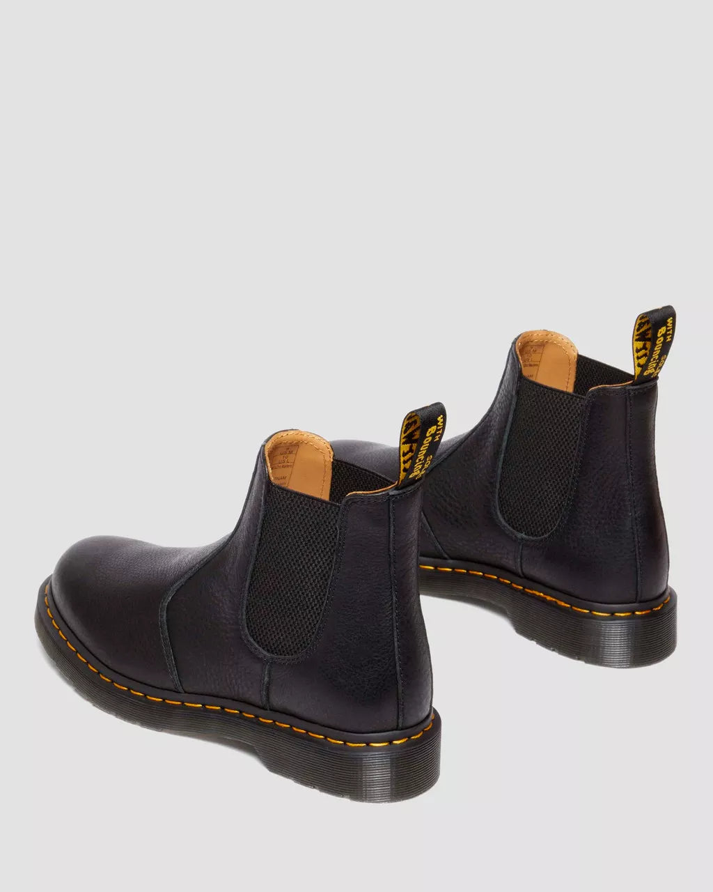 Bei PICK UP in Düsseldorf findest Du Dr. Martens, 2976 Black Ambassador  und viel mehr von Dr. Martens