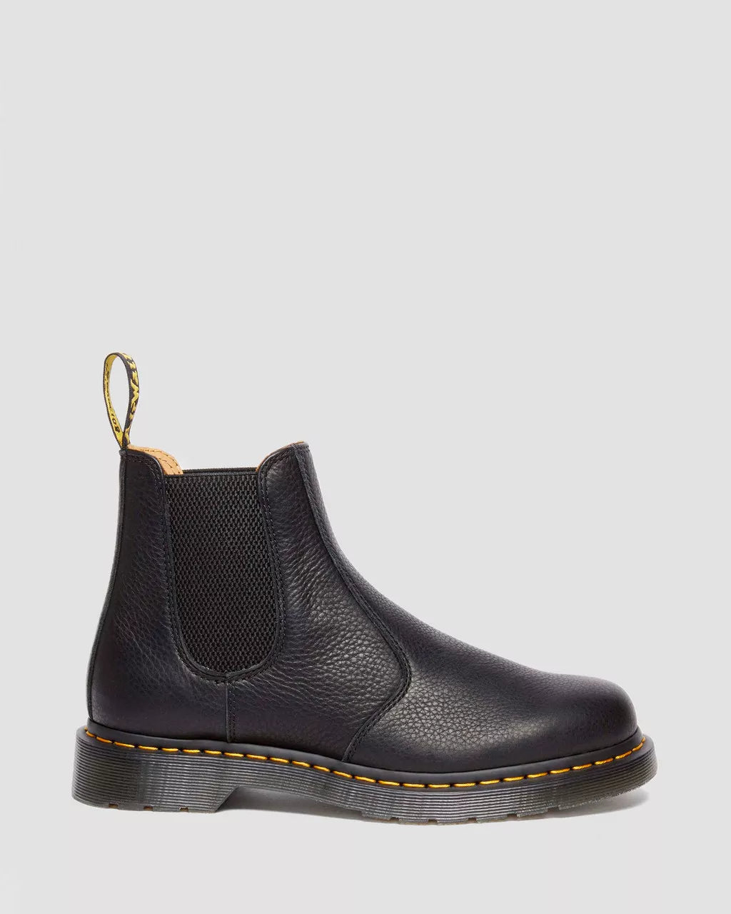 Bei PICK UP in Düsseldorf findest Du Dr. Martens, 2976 Black Ambassador  und viel mehr von Dr. Martens