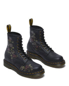 Bei PICK UP in Düsseldorf findest Du 1460 Black Decayed Roses Classic Tumbled Nappa  und viel mehr von Dr. Martens