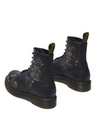 Bei PICK UP in Düsseldorf findest Du 1460 Black Decayed Roses Classic Tumbled Nappa  und viel mehr von Dr. Martens