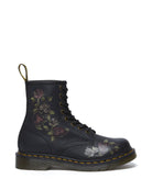 Bei PICK UP in Düsseldorf findest Du 1460 Black Decayed Roses Classic Tumbled Nappa  und viel mehr von Dr. Martens
