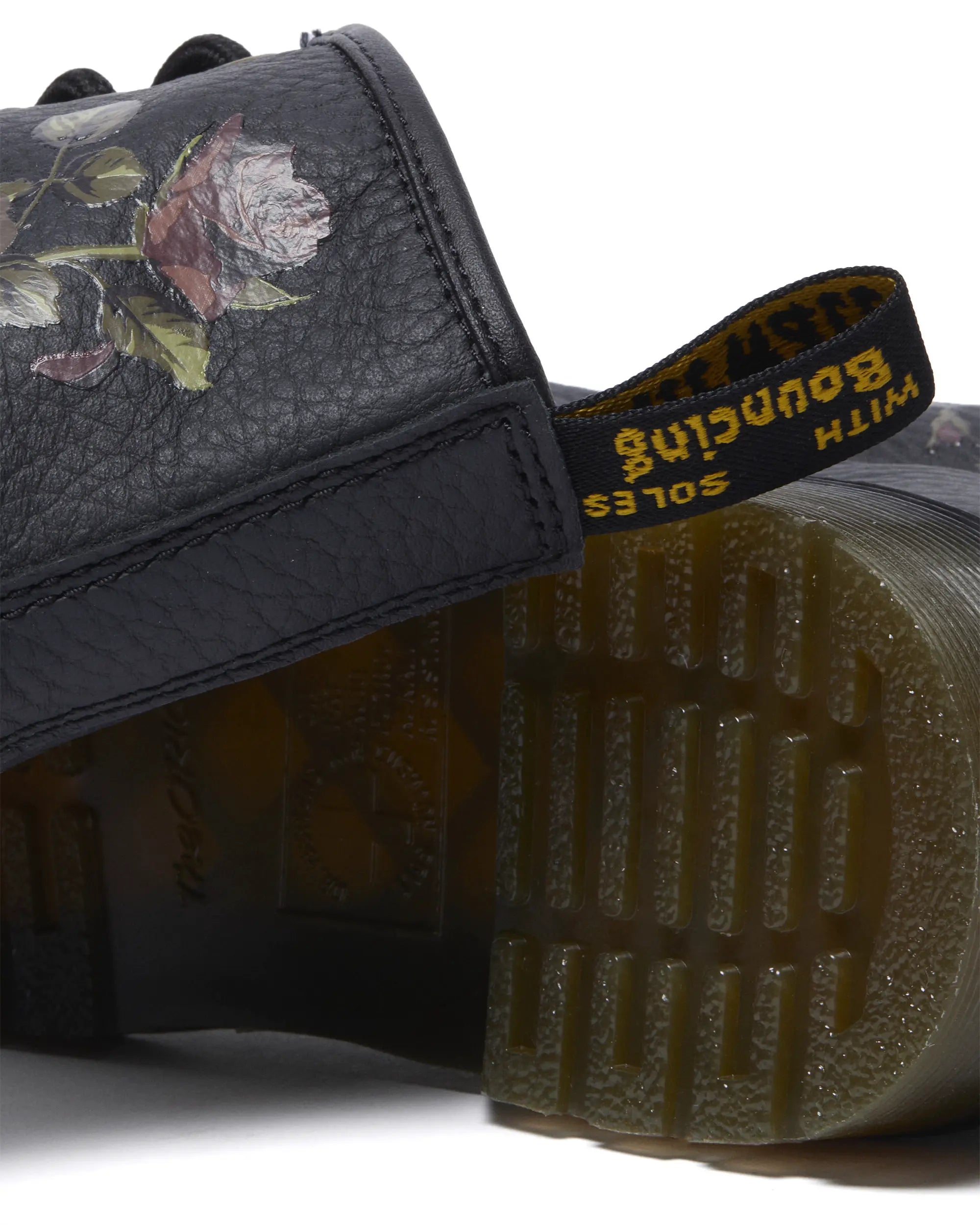 Bei PICK UP in Düsseldorf findest Du 1460 Black Decayed Roses Classic Tumbled Nappa  und viel mehr von Dr. Martens