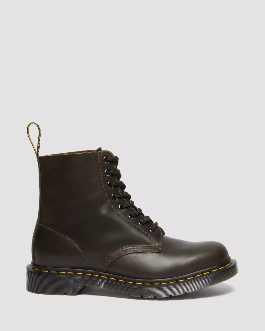 Bei PICK UP in Düsseldorf findest Du Dr. Martens, 1460 Pascal Dark Taupe Orleans und viel mehr von Dr. Martens