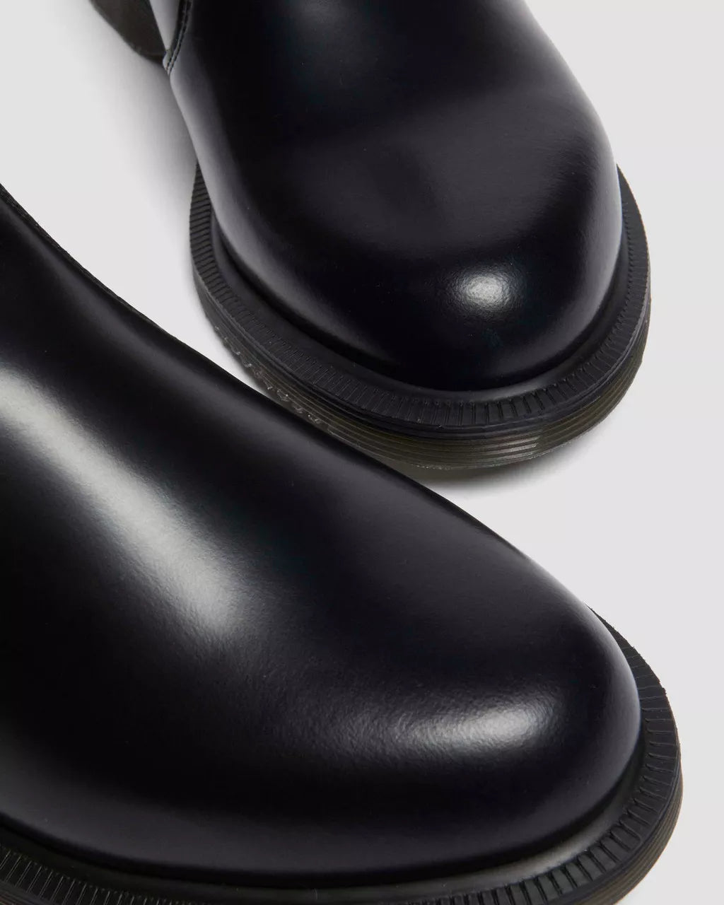 Bei PICK UP in Düsseldorf findest Du Dr. Martens, Flora Black Polished Smooth  und viel mehr von Dr. Martens