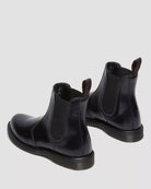 Bei PICK UP in Düsseldorf findest Du Dr. Martens, Flora Black Polished Smooth  und viel mehr von Dr. Martens