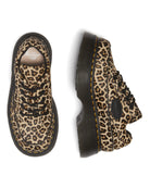 Bei PICK UP in Düsseldorf findest Du Dr. Martens, Buzz 5i Light Tan Mini Leopard Spot Hair On  und viel mehr von Dr. Martens