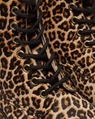 Bei PICK UP in Düsseldorf findest Du Dr. Martens, 1460 Leopard Stiefel  und viel mehr von Dr. Martens