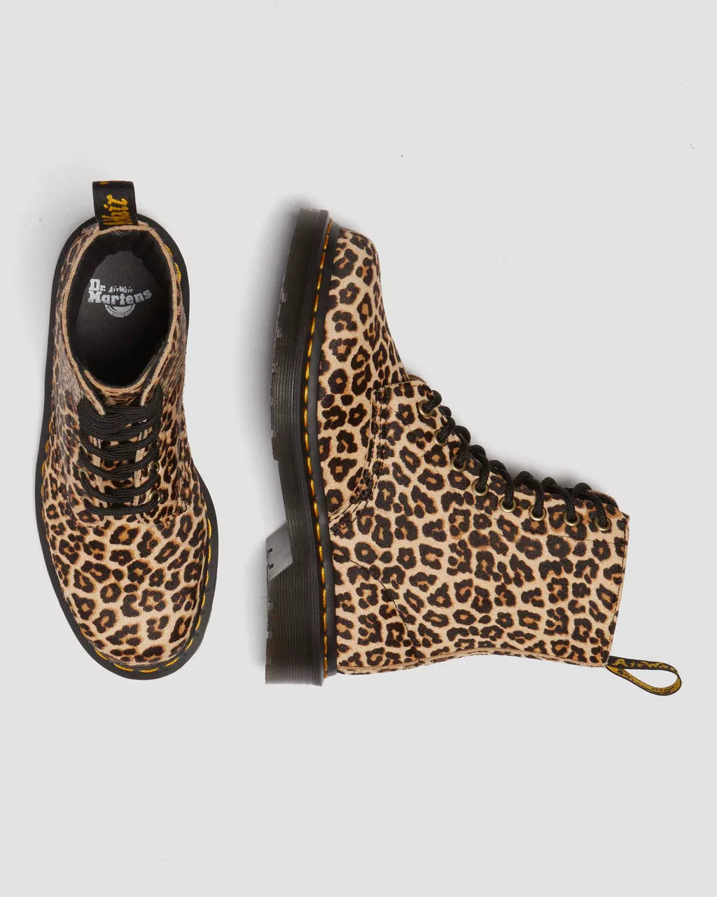 Bei PICK UP in Düsseldorf findest Du Dr. Martens, 1460 Leopard Stiefel  und viel mehr von Dr. Martens