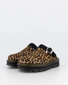 Bei PICK UP in Düsseldorf findest Du Dr. Martens, Zebzag Mule Light Tan + Black Leopard  und viel mehr von Dr. Martens