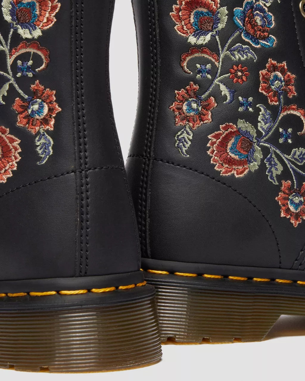Bei PICK UP in Düsseldorf findest Du Dr. Martens, 1460 Vonda Tf Black Genix Nappa  und viel mehr von Dr. Martens