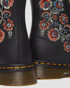 Bei PICK UP in Düsseldorf findest Du Dr. Martens, 1460 Vonda Tf Black Genix Nappa  und viel mehr von Dr. Martens