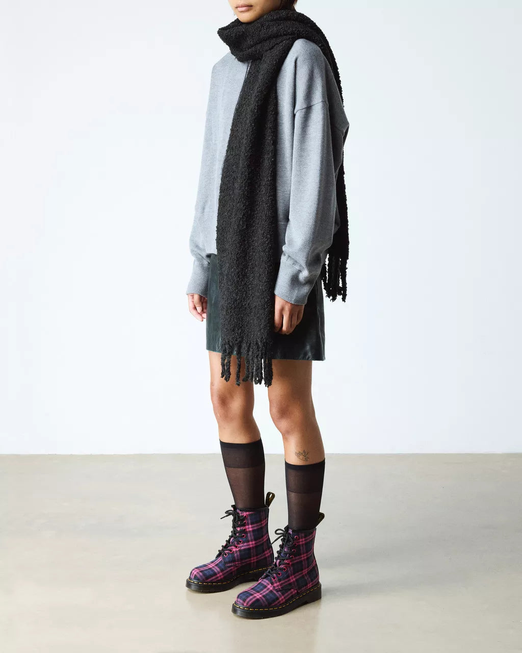 Bei PICK UP in Düsseldorf findest Du Dr. Martens, 1460 Pink Multi Tartan  und viel mehr von Dr. Martens