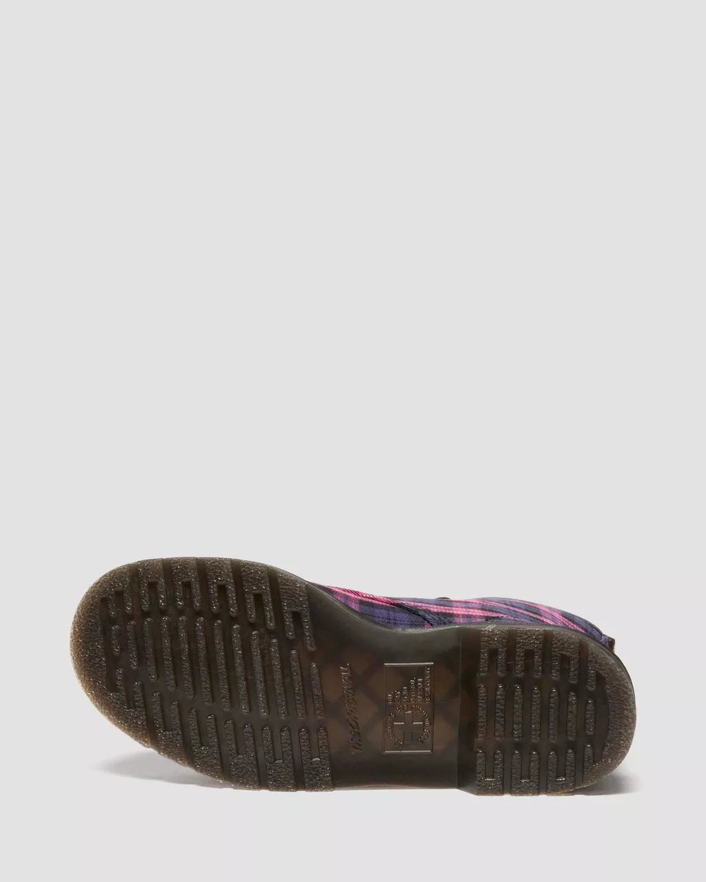 Bei PICK UP in Düsseldorf findest Du Dr. Martens, 1460 Pink Multi Tartan  und viel mehr von Dr. Martens