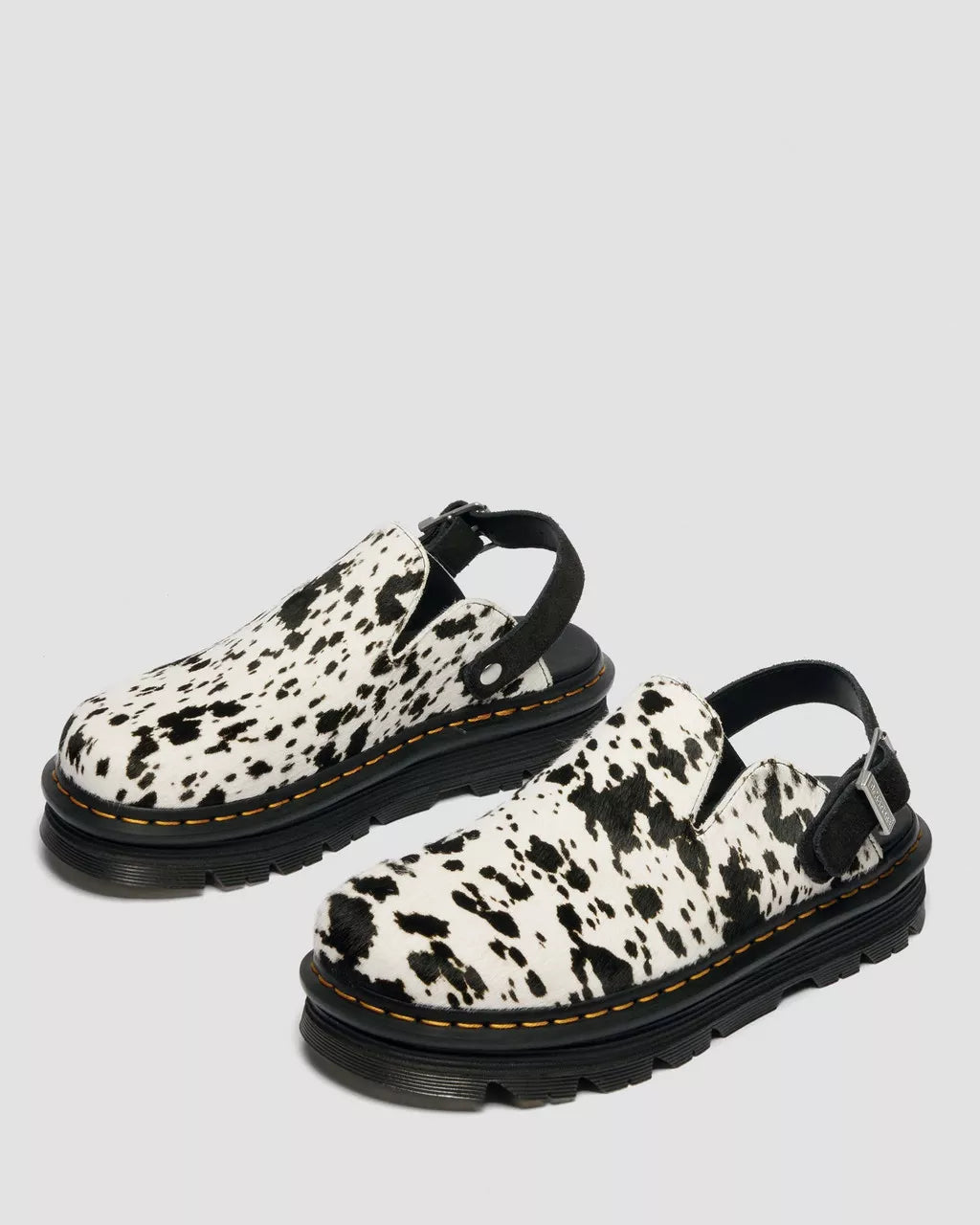 Dr. Martens Zebzag Mule Cream+Black Dalmatian Print Hair On – Detailansicht | PICK UP Düsseldorf