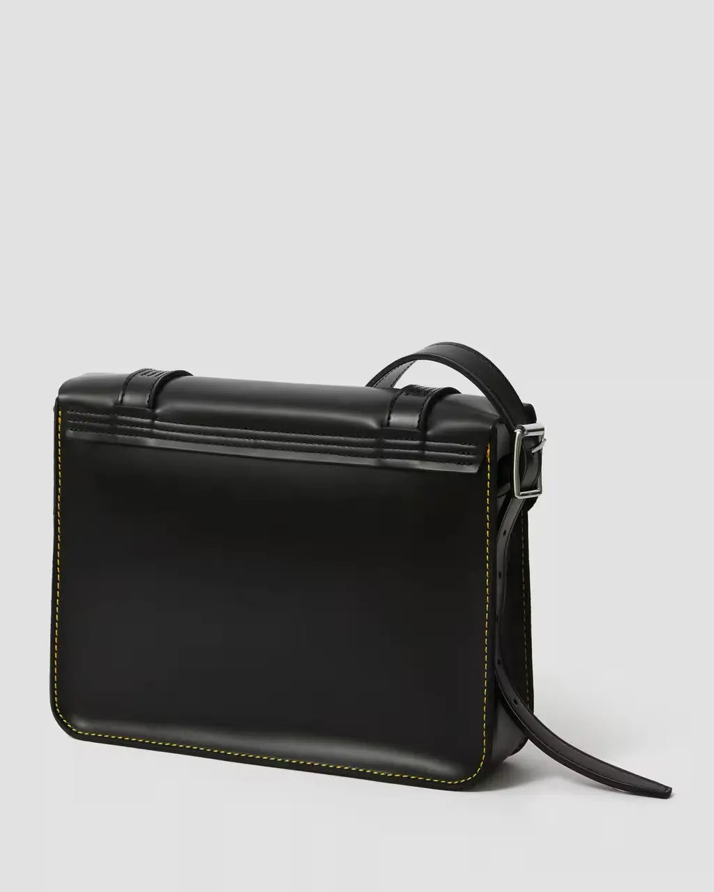 Bei PICK UP in Düsseldorf findest Du Dr. Martens, 11" Leather Satchel Black+Black Kiev+Smooth  und viel mehr von Dr. Martens