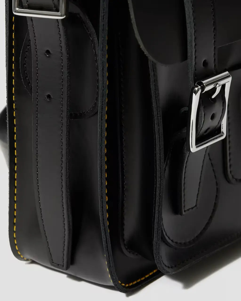 Bei PICK UP in Düsseldorf findest Du Dr. Martens, 11" Leather Satchel Black+Black Kiev+Smooth  und viel mehr von Dr. Martens