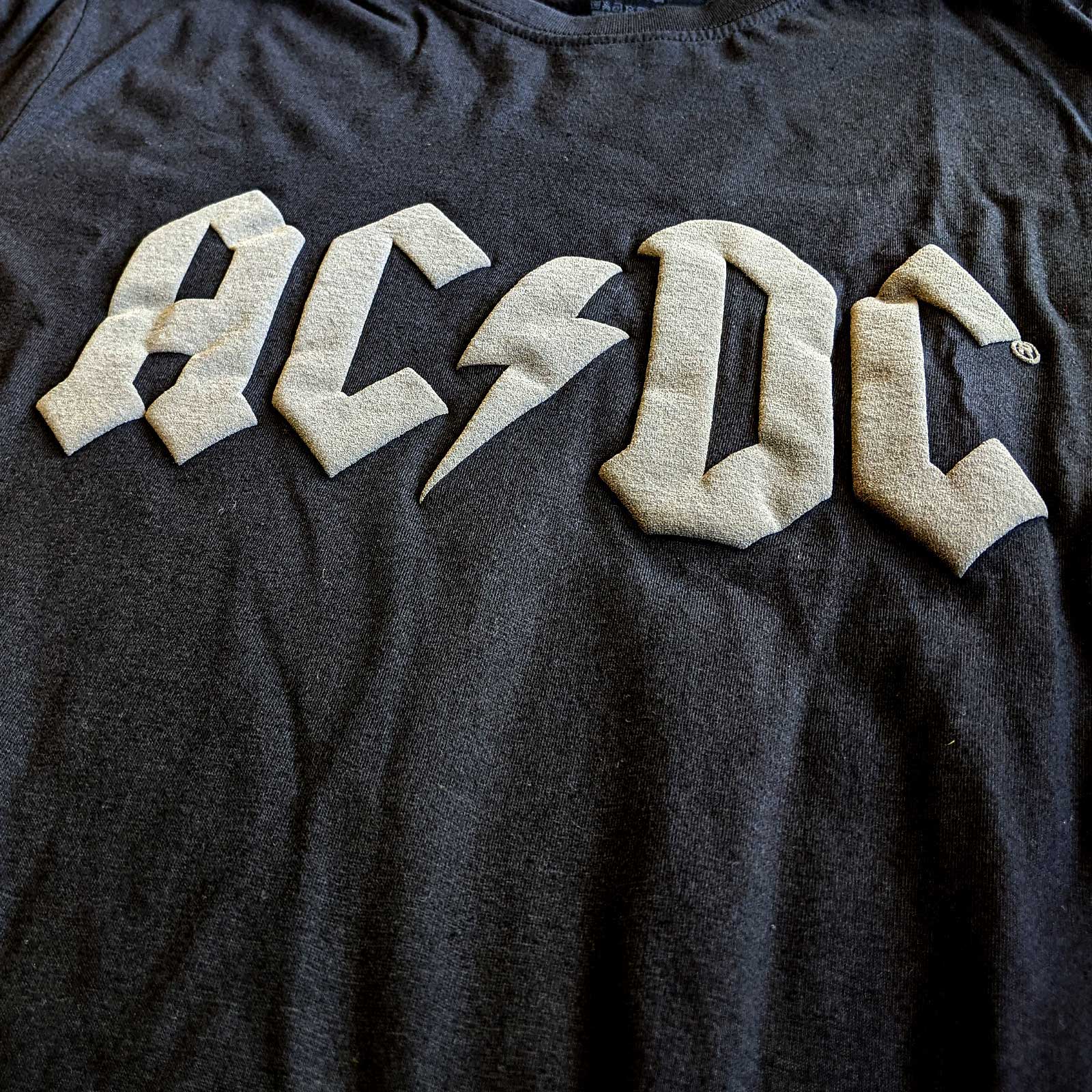 Bei PICK UP in Düsseldorf findest Du Bandshirt, ACDC, Logo Hi Build und viel mehr von PHD/RockOff